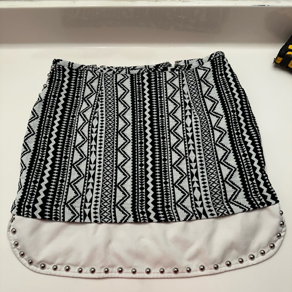 C. Luce Geometric Black and White Mini Skirt - Picture 2 of 5
